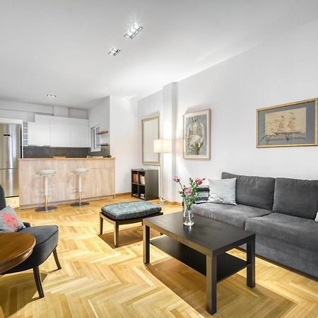 Delightful Stylish Two Bedroom Condo In Hip Area Of Central Αθήνα Εξωτερικό φωτογραφία