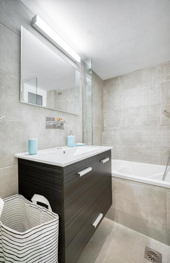 Delightful Stylish Two Bedroom Condo In Hip Area Of Central Αθήνα Εξωτερικό φωτογραφία