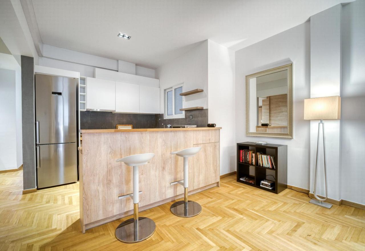 Delightful Stylish Two Bedroom Condo In Hip Area Of Central Αθήνα Εξωτερικό φωτογραφία