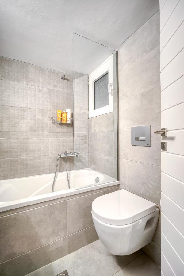 Delightful Stylish Two Bedroom Condo In Hip Area Of Central Αθήνα Εξωτερικό φωτογραφία